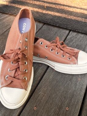 Never Worn, AWESOME Converse Sneakers